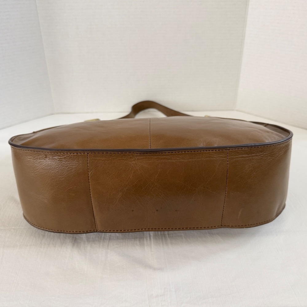 HOBO Int'l PREVAIL Shoulder Bag Mink NWT Crescent-Shaped Zip Top - Picture 6 of 11